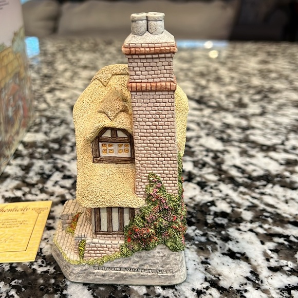 David Winter Cottages Audrey’s Tea Room - Picture 3 of 6